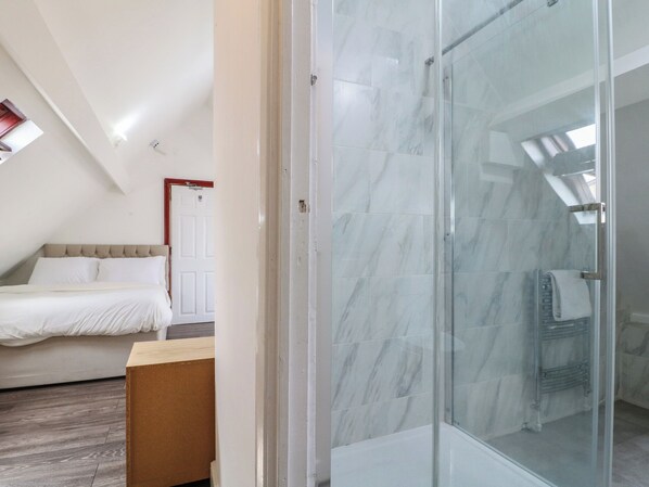 6 bedrooms, individually decorated, individually furnished, free WiFi