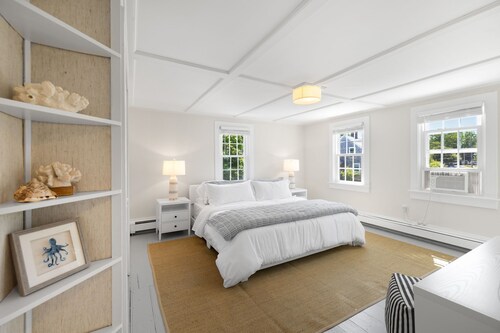 Steps from Javes St Shops, BBQ & Outdoor Shower