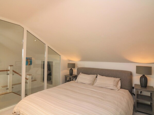 2 bedrooms, individually decorated, individually furnished, free WiFi