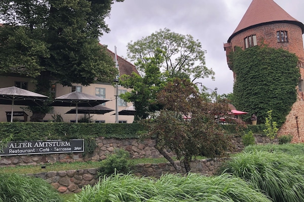Alter Amtsturm mit Restaurant