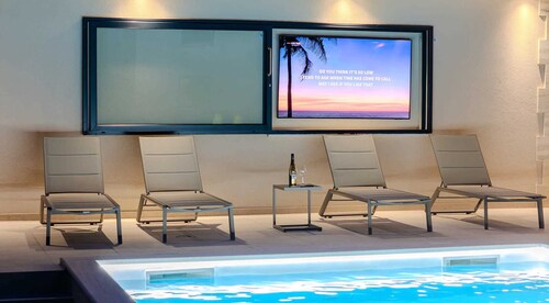 Charming 3BR Villa with Heated Pool, Sauna and Gym