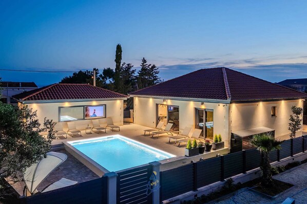 Outdoor pool, a heated pool