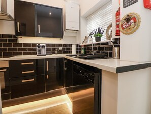 Cottage | Cuisine privée | Batterie de cuisine, vaisselle et ustensiles