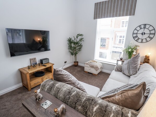 Cottage | Living area - No 2 Emporium Apartments (Prestatyn)
