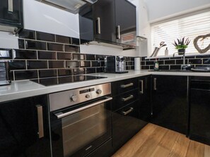 Cottage | Private kitchen | Cookware/dishes/utensils