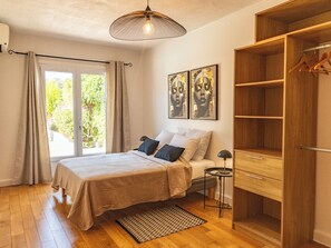 3 bedrooms, iron/ironing board, travel cot, WiFi