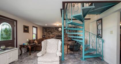 Family 5BR Home Pets OK, Big Yard & Grill