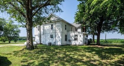 Family 5BR Home Pets OK, Big Yard & Grill