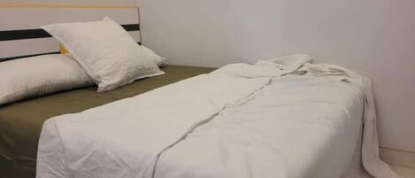 2 Schlafzimmer, BĂŒgeleisen/BĂŒgelbrett, kostenloses WLAN, BettwĂ€sche