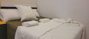 2 habitaciones, tabla de planchar con plancha y wifi gratis 