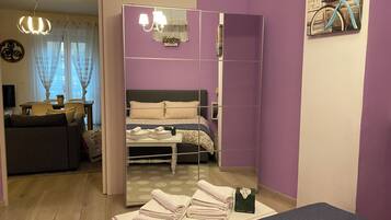 1 室のベッドルーム、旅行用ベビーベッド、WiFi (無料)、ベッドシーツ