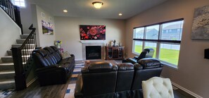 Smart TV, fireplace