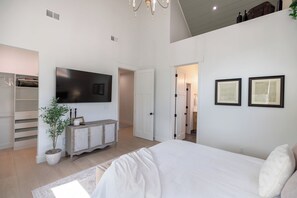 3 室のベッドルーム、デスク、アイロン / アイロン台、WiFi (無料)