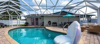 🌴 Spacious 4BR Oasis Private Pool 20 Min to White Sand Beaches