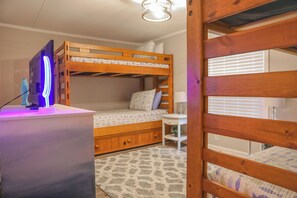 3 quartos, ferros/tábuas de passar roupa, Wi-Fi, roupa de cama