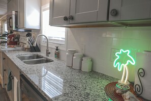 Private kitchen - Fishing and Beach Life: Pet-Friendly 3 Bedrooms 2 bath Home with screened porch (Surf City)