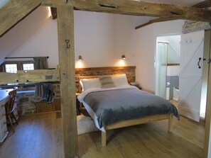 2 bedrooms, iron/ironing board, travel crib, free WiFi