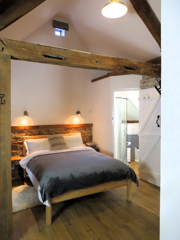 2 bedrooms, iron/ironing board, travel crib, free WiFi