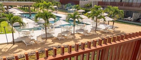 Basic Apartment | Outdoor dining