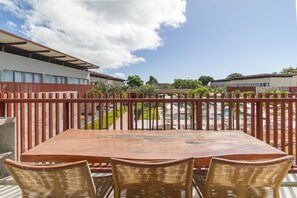 Apartment | Outdoor dining