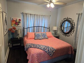 4 makuuhuonetta, työpöytä, silitysrauta/-lauta, ilmainen Wi-Fi