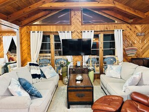 Älytelevisio, takka, DVD-soitin