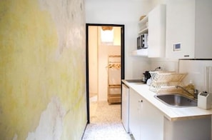 Micro-ondes, four, plaque de cuisson