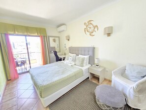 高级双人房, 独立浴室, 城市景观 | 客房内保险箱、办公桌、笔记本电脑��工作区、免费 WiFi