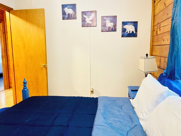 Iron/ironing board, WiFi, bed sheets