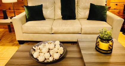 Cozy 3-bedroom cabin with WiFi, AC near Hopewell & Prince George