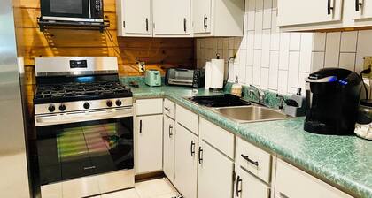 Cozy 3-bedroom cabin with WiFi, AC near Hopewell & Prince George