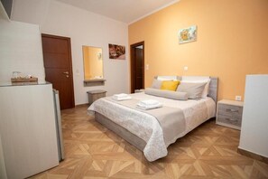 1 bedroom, iron/ironing board, WiFi, bed sheets - Deluxe Apartment – Peaceful & Clean, 1.2km to Dhermi Beach + Free Parking (Dhërmi)