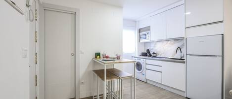 Microwave, dishwasher
