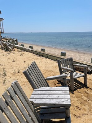 Plage à proximité, chaises longues