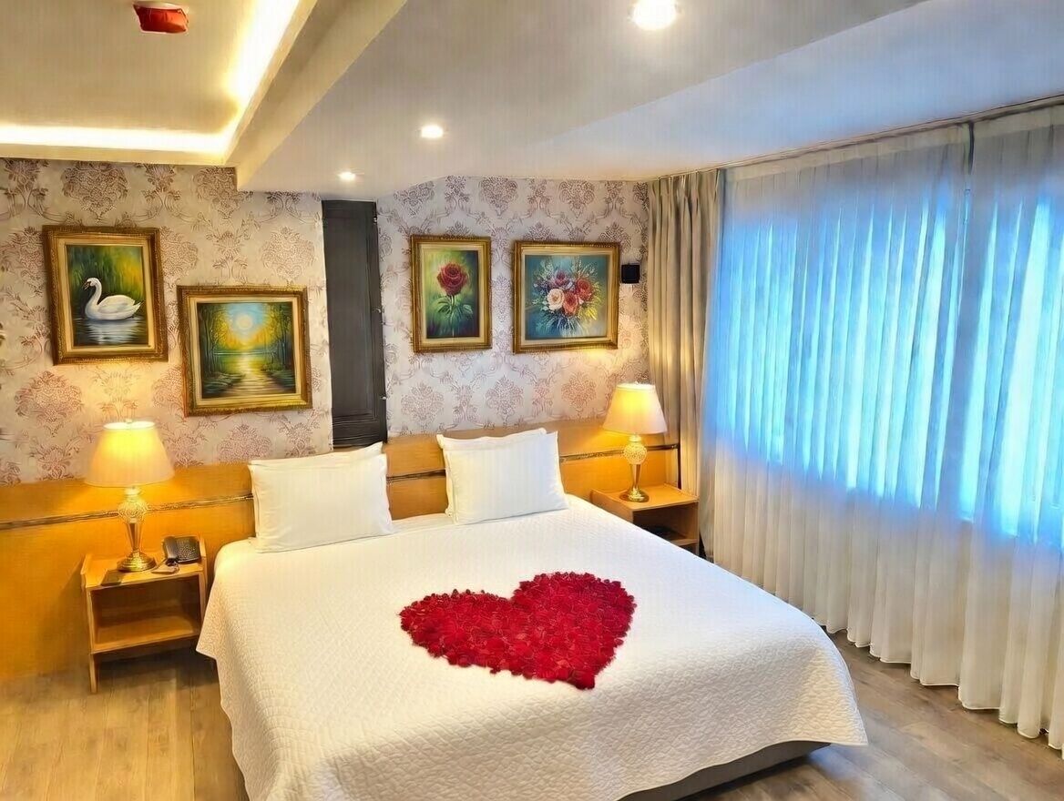 Dubbelrum - smekmånad | Minibar, värdeförvaringsskåp på rummet och skrivbord