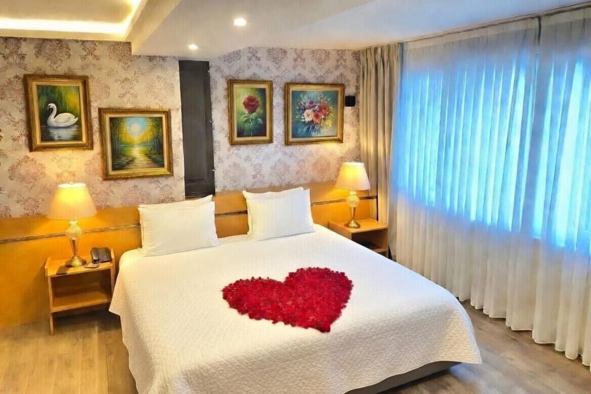 Dubbelrum - smekmånad | Minibar, värdeförvaringsskåp på rummet och skrivbord