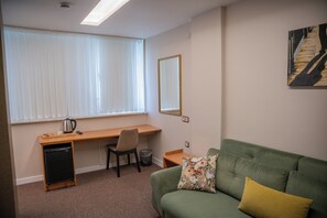 Junior Suite | Living area | 42-inch LED TV with satellite channels - THE MU CITY HOTEL (Trabzon)