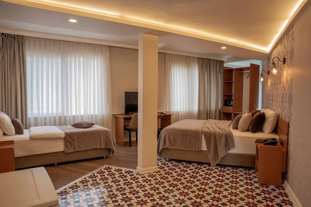 Executive fyrbäddsrum - icke-rökare | Minibar, värdeförvaringsskåp på rummet och skrivbord