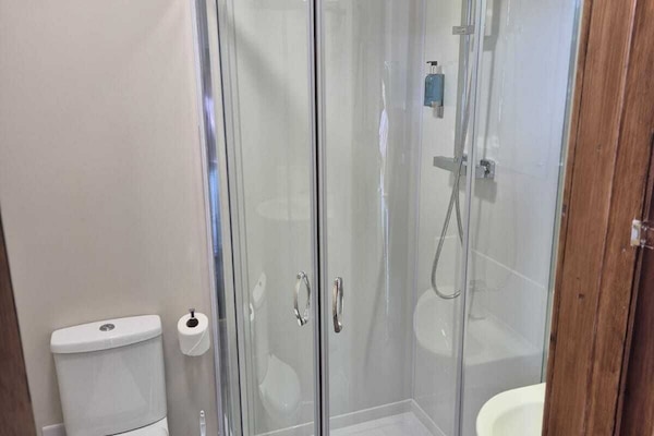 Basic Double Room | Bathroom | Shower, hair dryer, towels, soap