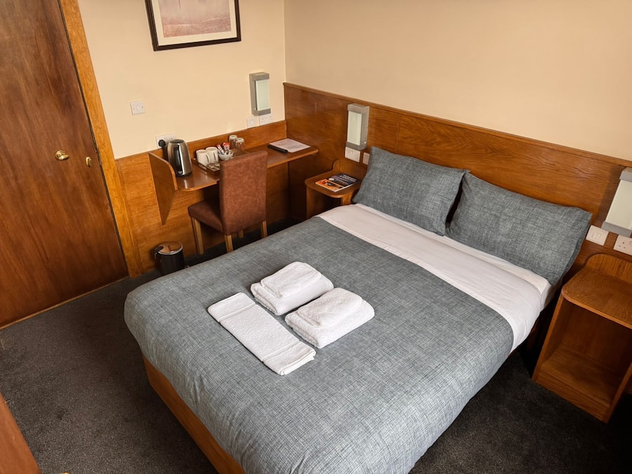 Basic Double Room | Free WiFi