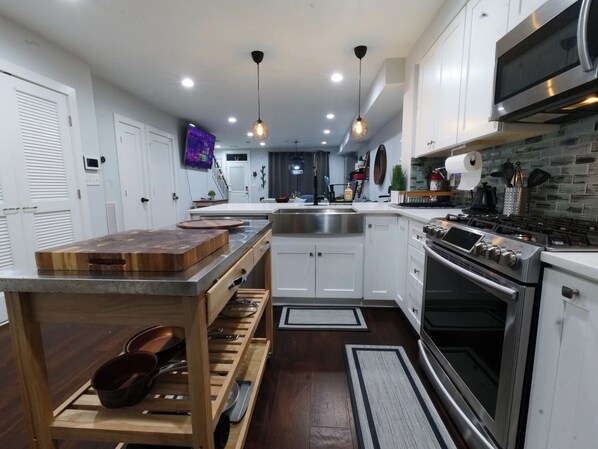 Microwave, oven, stovetop, dishwasher