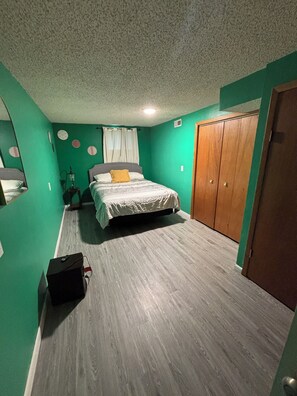 WiFi, bed sheets