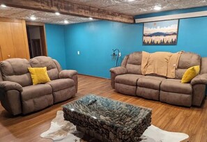 Interior - Charming 2-bedroom apartment with WiFi, AC in fabulous Rapid City (Rapid City)