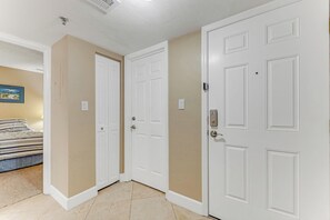 Interior - Wonderful, peaceful, beachfront 2 bed 2 bath condo (New Smyrna Beach)