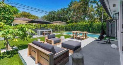 Modern 4 bedroom stay Oasis Villa with Turkish bath