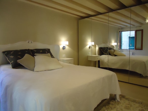 1 chambre, fer et planche à repasser, Wi-Fi, draps fournis