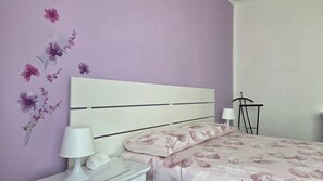 2 Schlafzimmer, BĂŒgeleisen/BĂŒgelbrett, WLAN, BettwĂ€sche