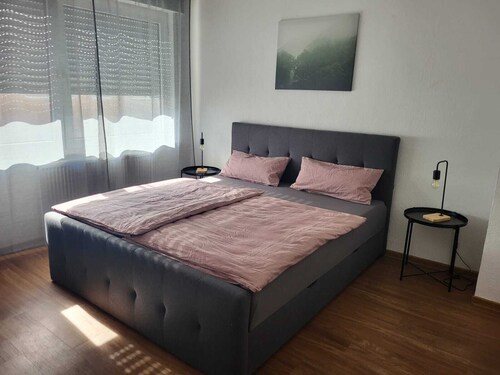 C&V: 4 PP- 3 rooms - central + WLAN + Smart TV + box spring bed