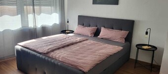 C&V: 4 PP- 3 rooms - central + WLAN + Smart TV + box spring bed