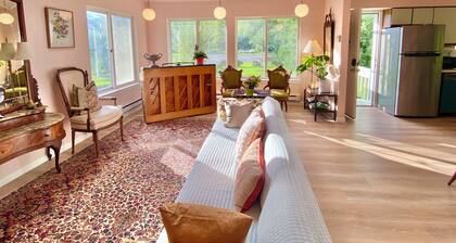 Dream house by a Pond, 3-bed home in Woodridge NY w/ WiFi, AC, embraced by trees